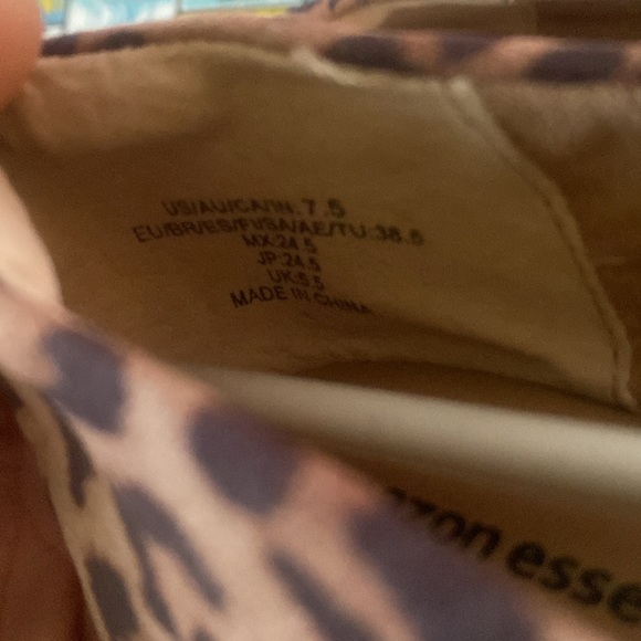 Amazon Essentials Women’s Leopard Print Flats – Size 7.5 - Picture 5 of 11